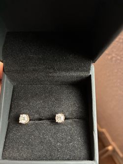 Carrot diamond earrings