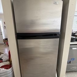 WHIRLPOOL GOLD REFRIGERATOR good Condition
