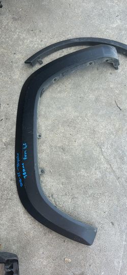 2016 - 2022 Toyota Tacoma Front Left Fender Flare Wheel Molding OEM 75(contact info removed)0