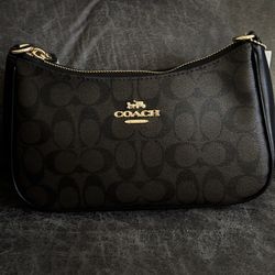 Coach Signature Black Shoulder Bag – Gold Hardware – Like New