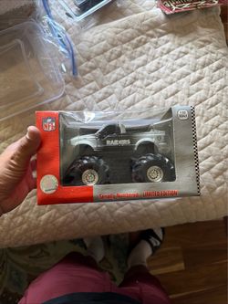 Rare 2003 Fleer Collectibles NFL Oakland Raiders Ford F-350 Monster Truck (1:32 Scale)
