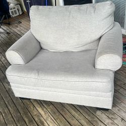 Large lounging Chair (Ashley furniture)