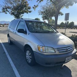 Toyota Sienna 2002 