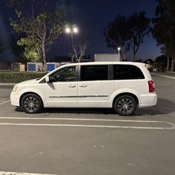 2013 Chrysler Town & Country