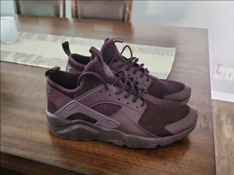 Nike Huraches 9.5 Men's