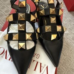 Valentino Garavani ballerina With Big Studs Size 39