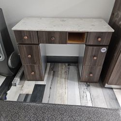 Nail Station 