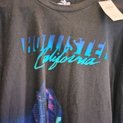 NWT Young Men's Hollister Size Medium