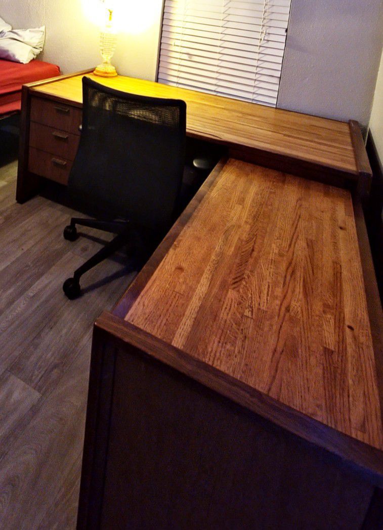 Executive L-shaped corner  desk 
