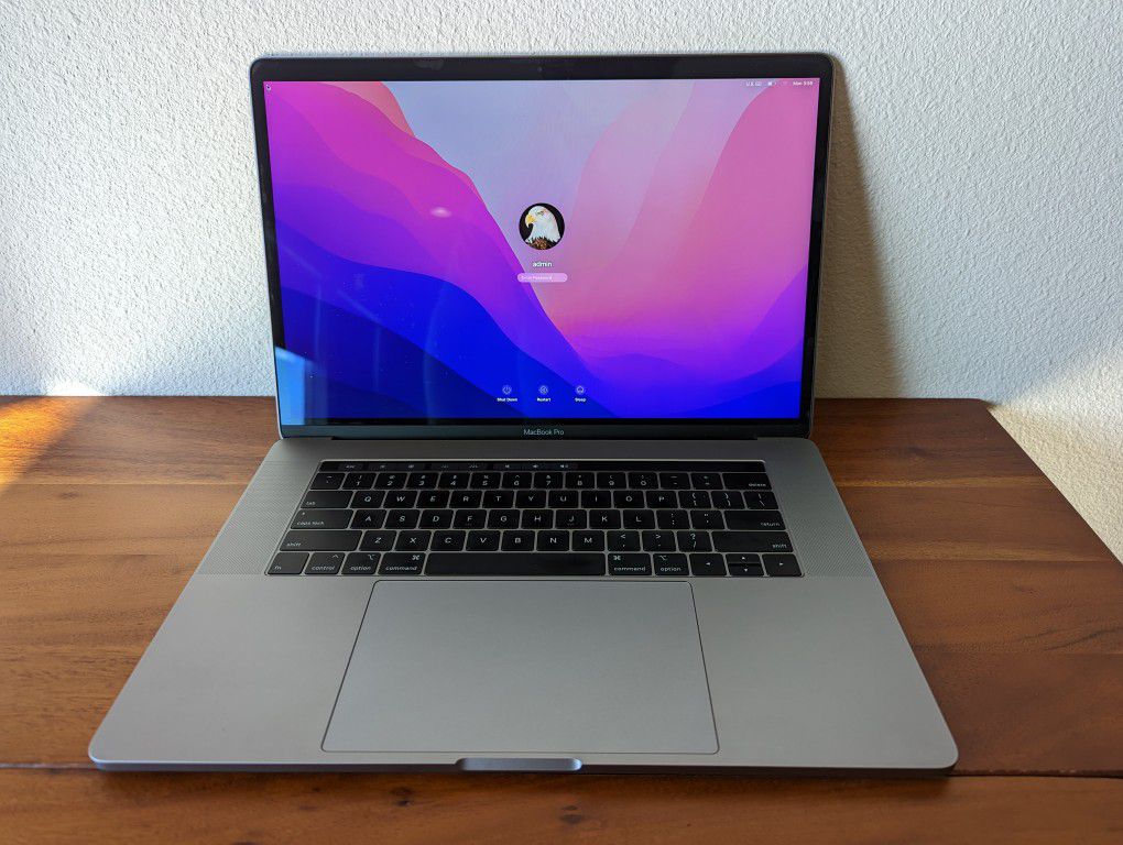 MacBook Pro 2018 | 15" | i9 | 16 GB RAM | 1 TB SSD