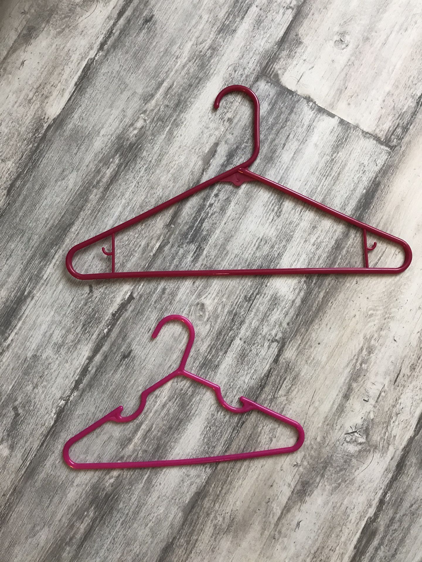 100 Pink Hangers 