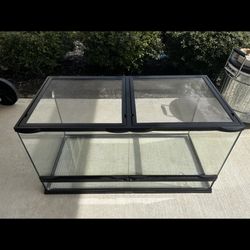 40 Gallon Tank Along With Accessories! Selling Whole Bunch  