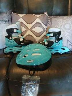 Light blue roller blades with helmet size 3/6