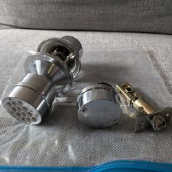 Electronic door knob