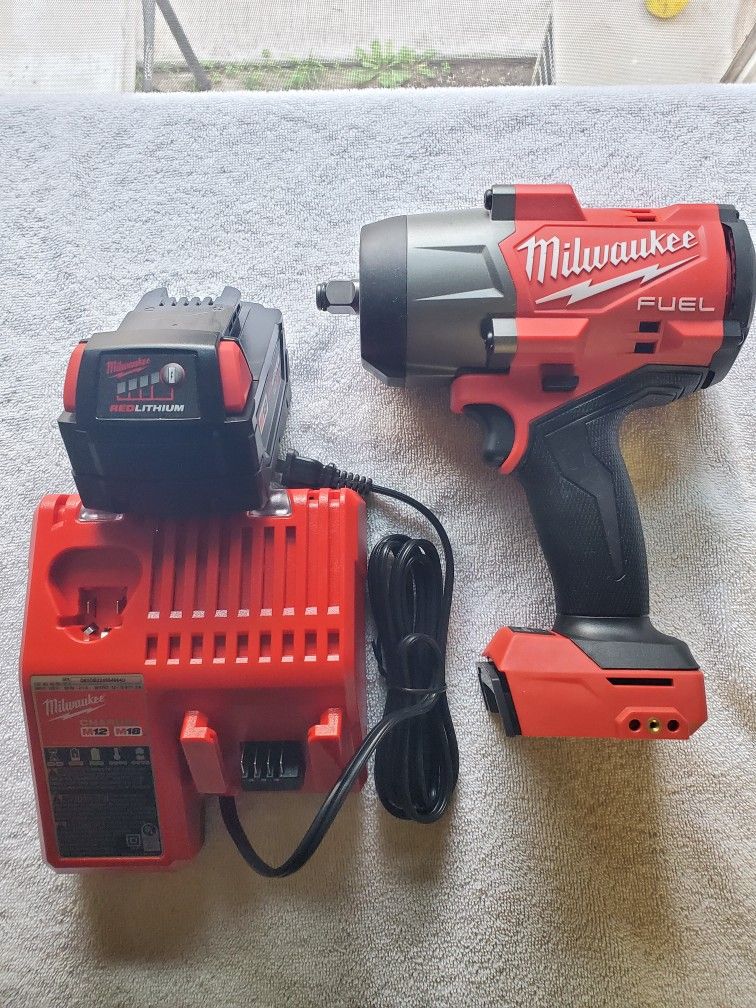 BRAND NEW Milwaukee HIGH TORQUE Battery Charger Kit 2967-20 M18 FUEL 18V Lithium-Ion Brushless Cordless 1/2 in. Impact Wrench with Friction Ring 1/2 "