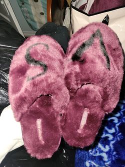 Victoria's Secret
Closed-Toe Faux Fur Slipper