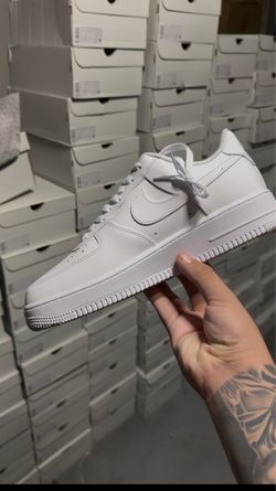 WHITE AF1s