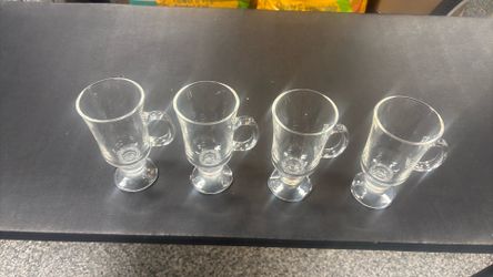 Set a 4 like New gently used glass tea cups set