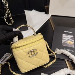 Yellow versatile crossbody handbag
