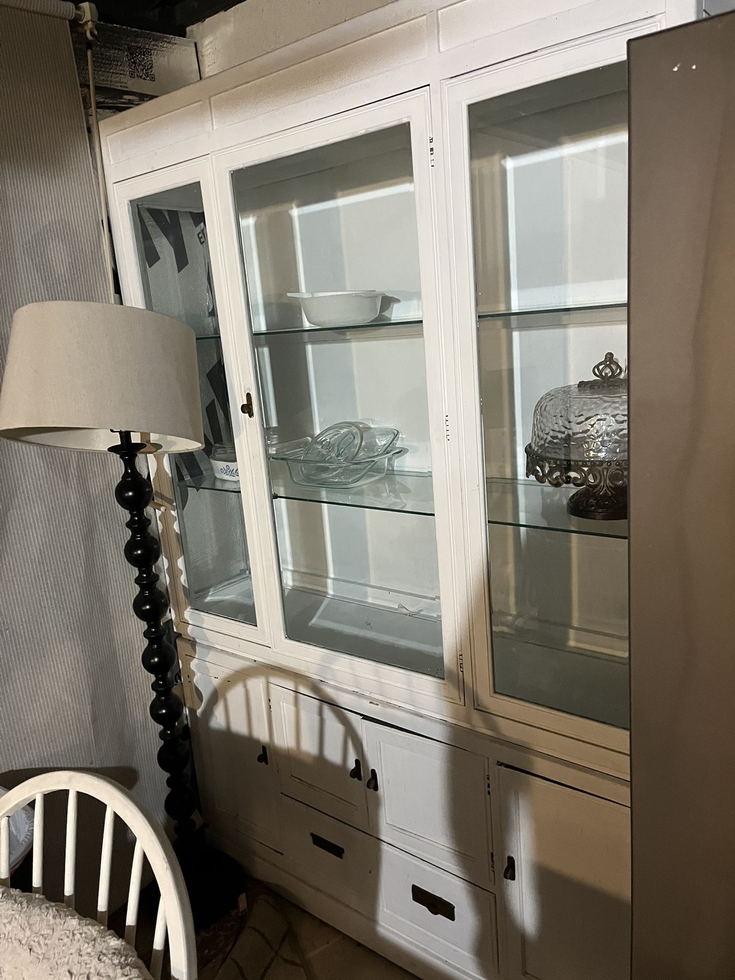 China Cabinet And Hutch
