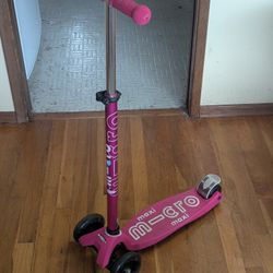 Micro Maxi LED Kickboard Scooter 