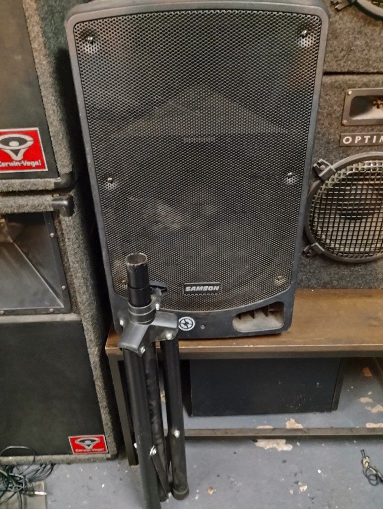Samson XP115A Expedition Series 2-Way 500w Active 15" Speaker & Stand