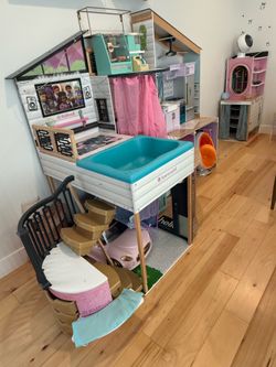American Girl Doll House, Closet, Accessories