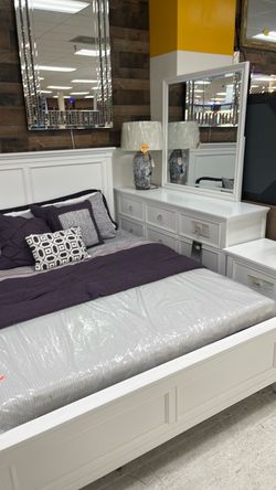 4 pc Queen bed set