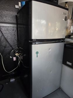 Mini refrigerator