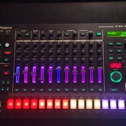 Roland TR-8S  808  Drum Machine Rhythm Performer Beat Maker - Like New (Orlando)