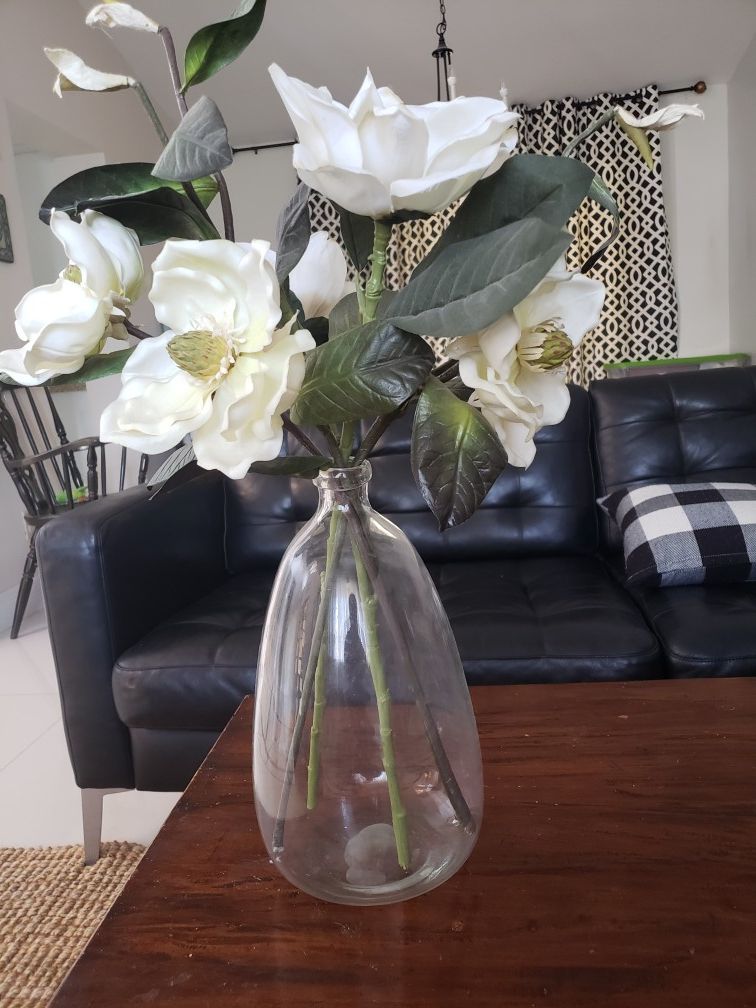 Glass vase with Magnolia flowers