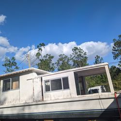 1989 House Boat