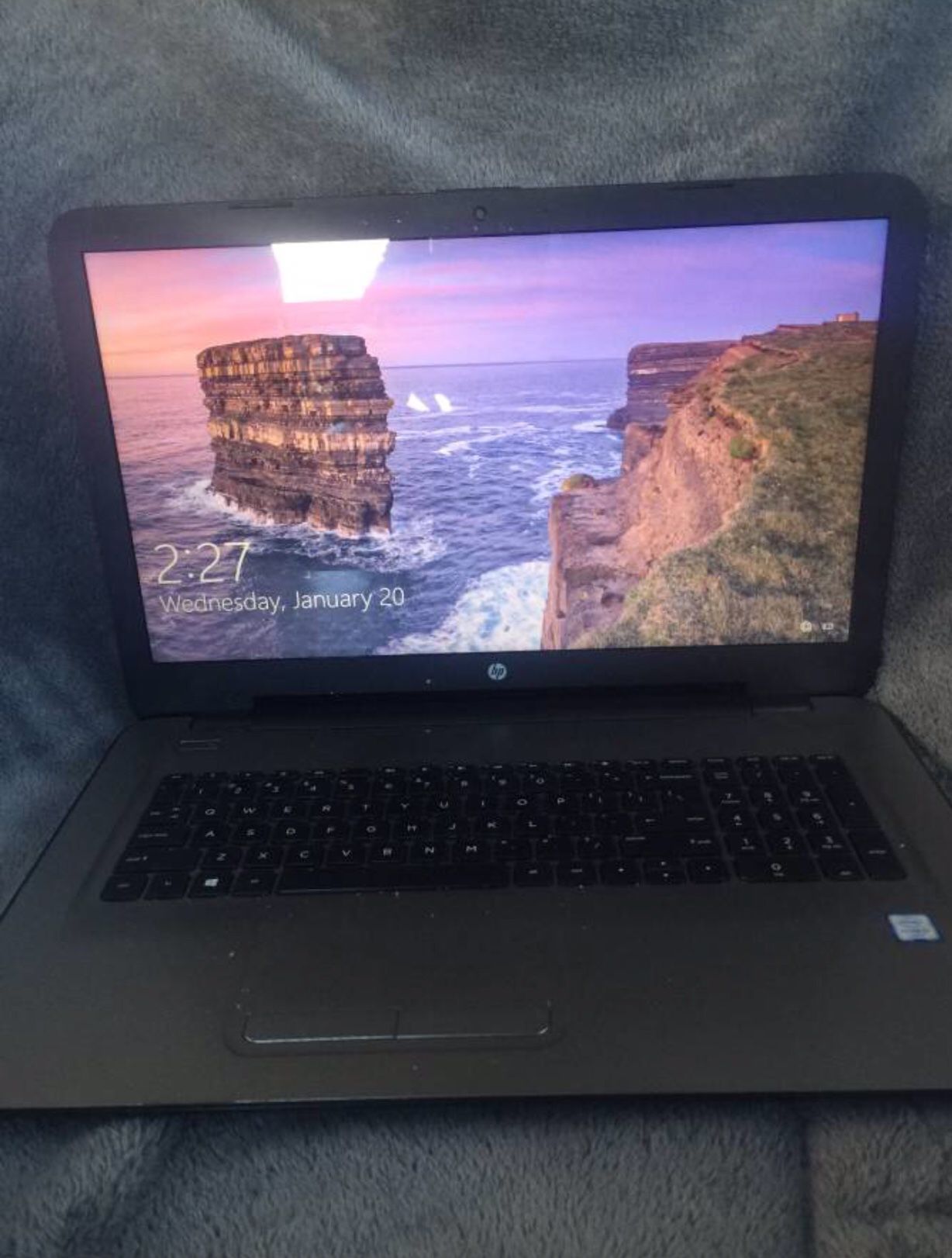 Hp Laptop 17’ Screen (works perfectly) has webcam