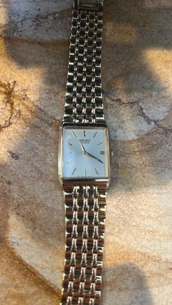 vintage gold-toned rectangular Seiko quartz watch