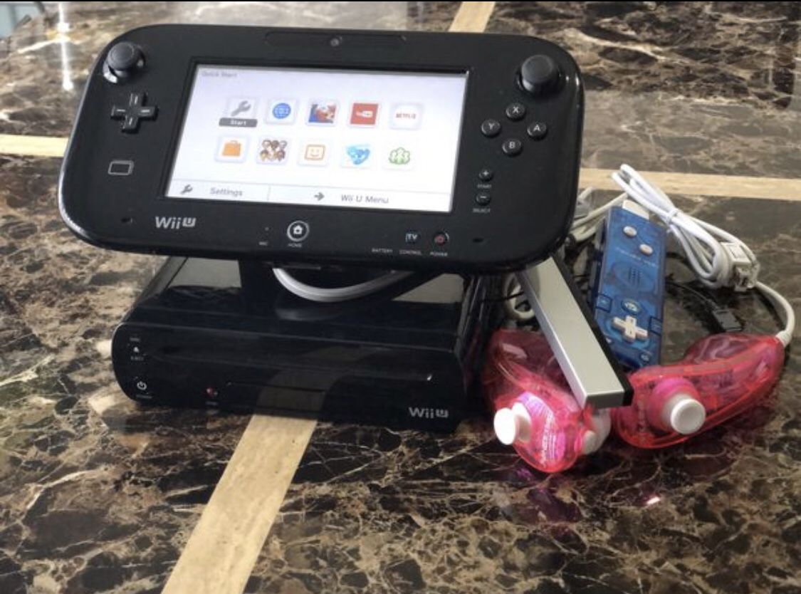 Nintendo Wii U (Mario Kart 8 Pre-Installed)