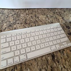 Apple Wireless Keyboard A1314 Bluetooth Silver 
