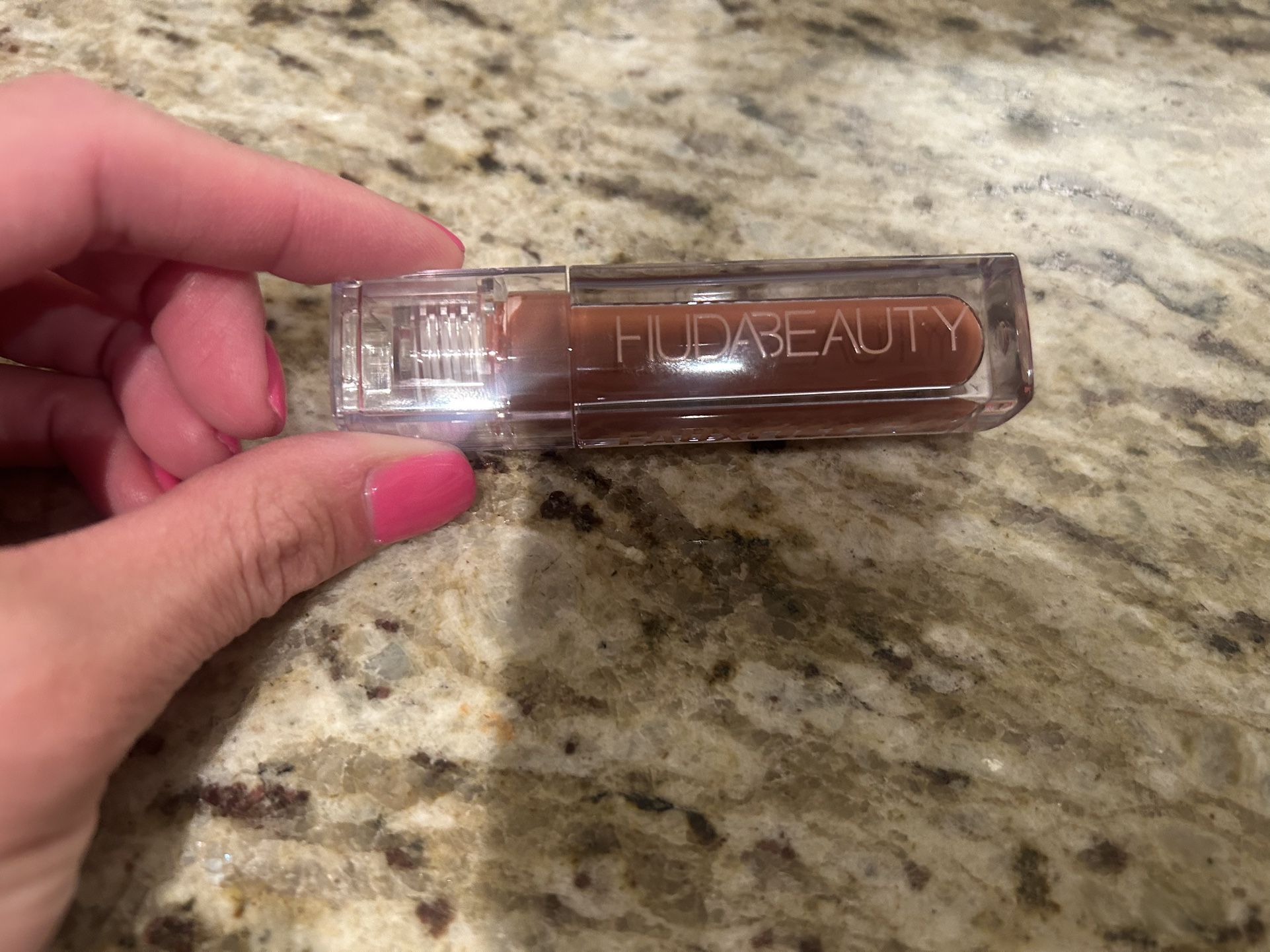 Huda Beauty Lip Gloss