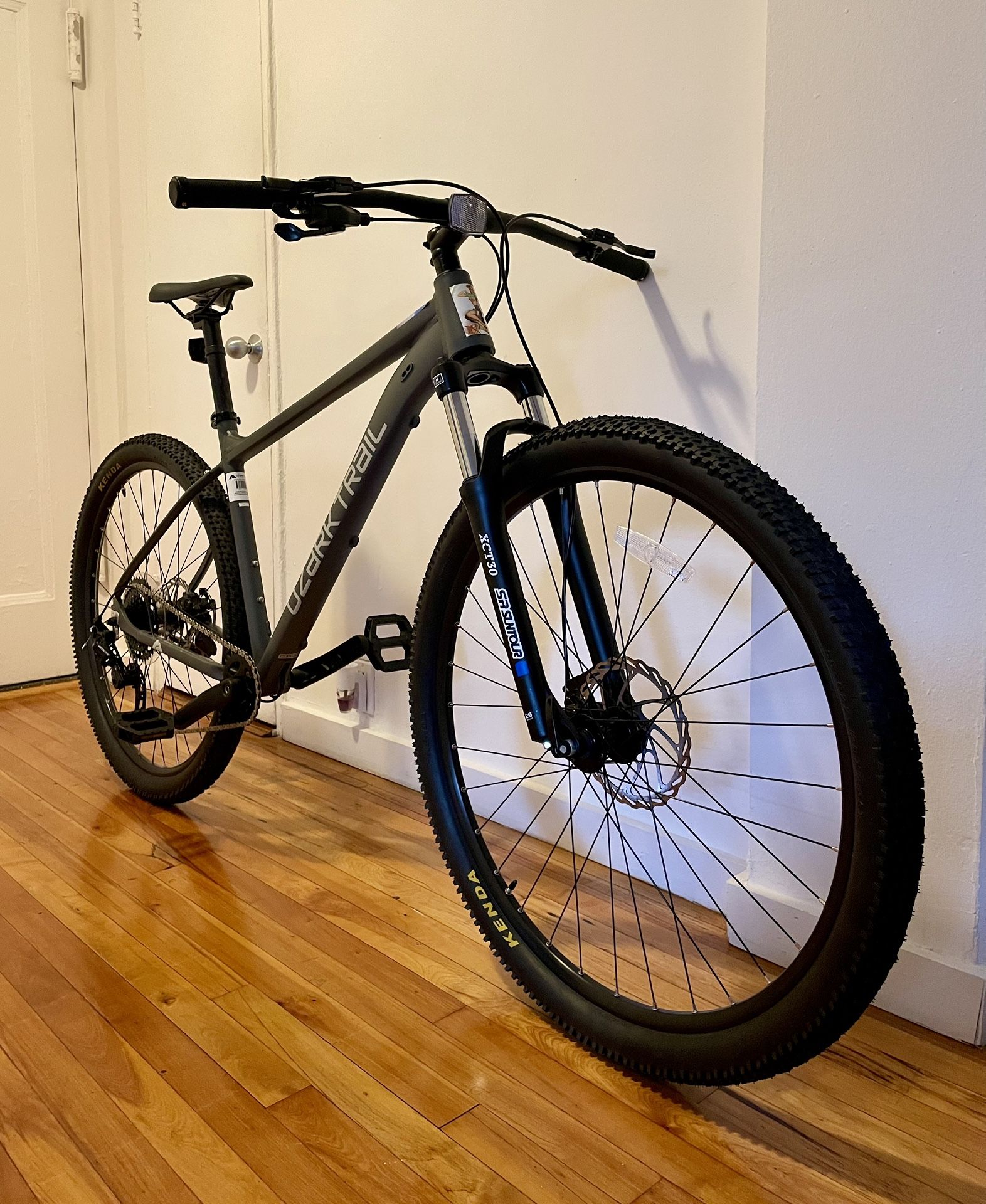 Brand new Ozark Trail Mountain Bike 29 IN Large