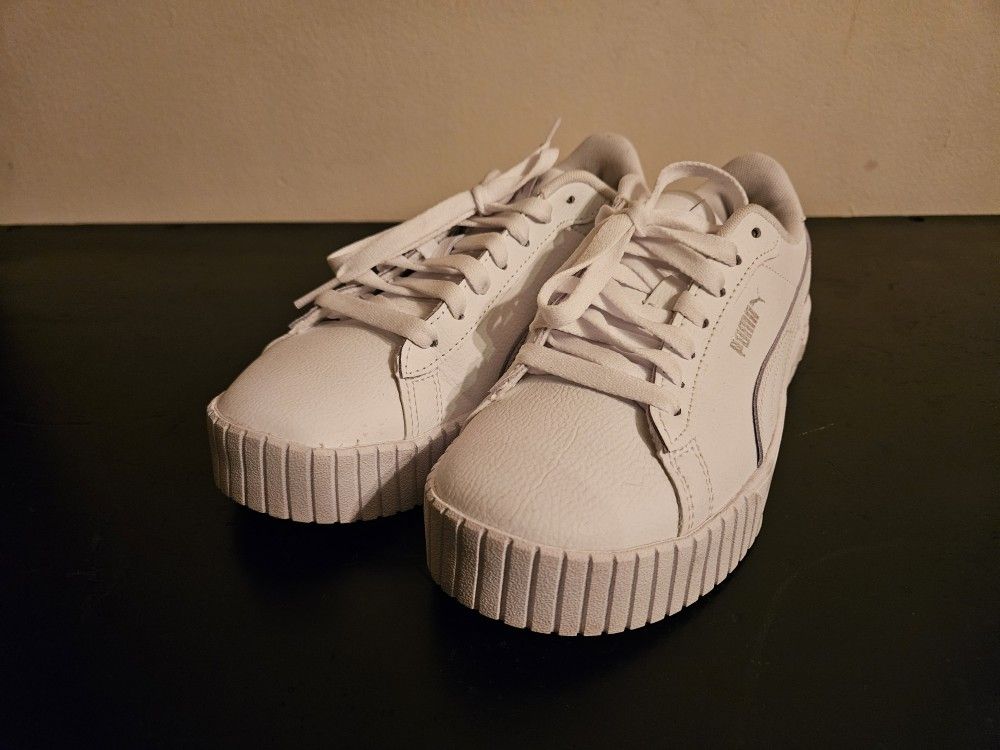 White Puma Sneakers Size 7 Woman