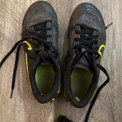 Soccer Cleats 2y 