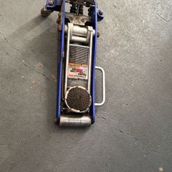 Pittsburgh 1.5 Ton Low Profile Aluminum Jack