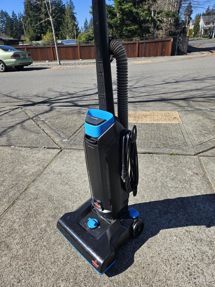 Vacuum Cleaner Bissell, Very Good Condition 