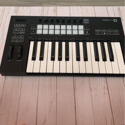 Novation Launchkey 25