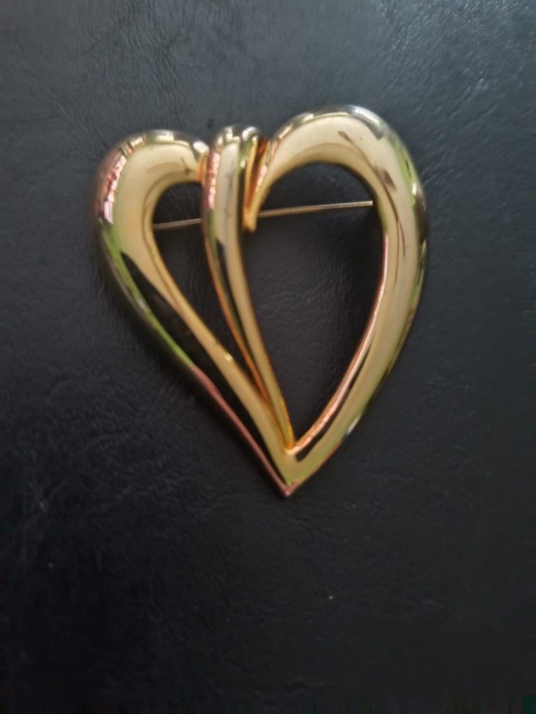 Vintage Gold Tone Dainty Abstract Curved Heart Brooch