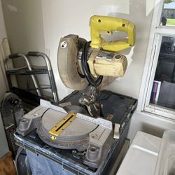 DeWalt DW705 12-inch compound miter saw