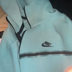 Xl Nike Tech