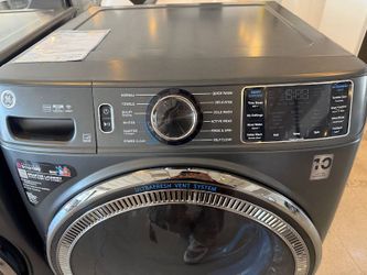 GE 5.0 Cu. Ft. Carbon Graphite Front Load Washer with SmartDispense
