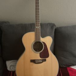TAKAMINE jumbo 6 string 