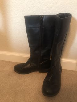 Girls black boots - size 3