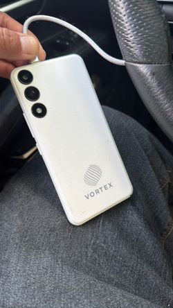 Vortex Smartphone White Triple Camera